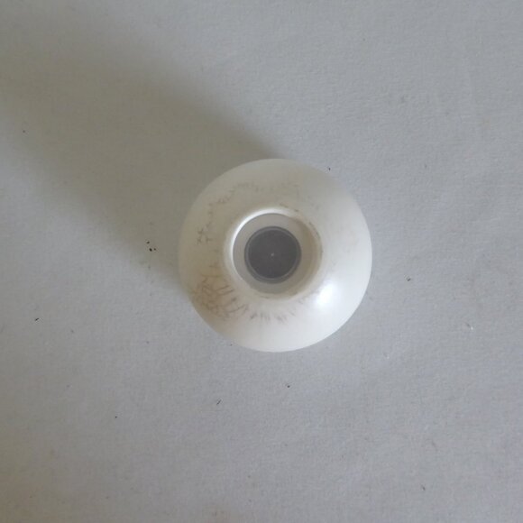 NEW HALLMARK BRAND CHICK HATCHING FROM EGG CERAMIC SALT & PEPPER SET - Picture 4 of 9